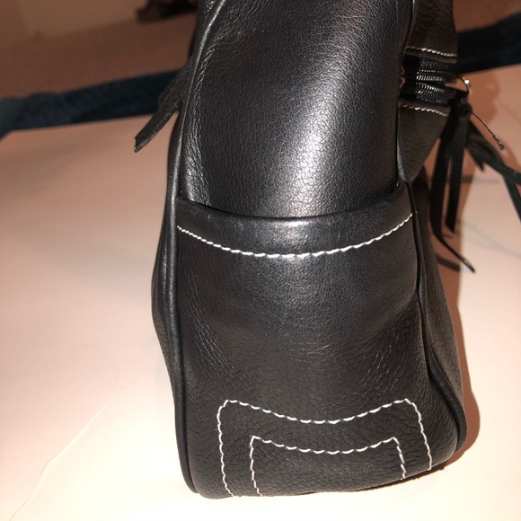 St. John’s bay genuine leather shoulder bag  black - Picture 4 of 7